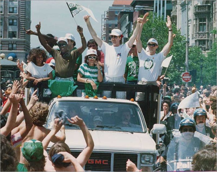 Boston Celtics 1956 – 1986: Celtics giữ kỷ lục vô địch NBA nhiều lần nhất trong lịch sử, với 16/17 danh hiệu đến từ giai đoạn này. Trung phong Bill Russell đưa Celtics tới 11 danh hiệu trong giai đoạn 1957 – 1969, và Celtics đoạt thêm 2 chức vô địch trong năm 1974 và 1978. Larry Bird đưa họ tới thêm 3 danh hiệu nữa trước khi Celtics trải qua 22 năm không danh hiệu.